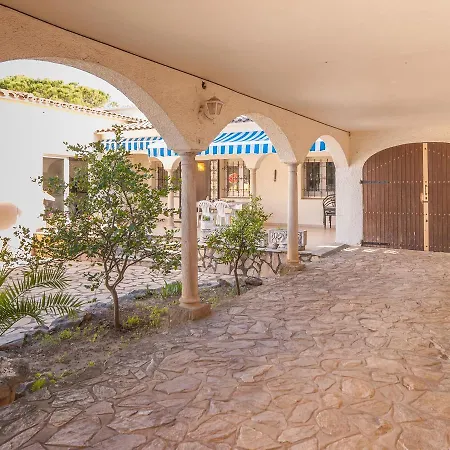 Fantastic With Private Pool In L Escala Holiday home L'Escala